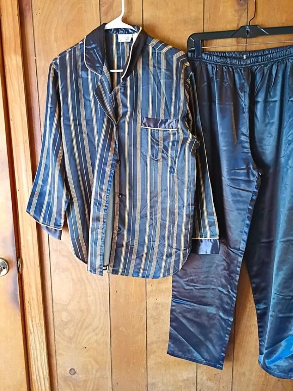 Kathryn Women’s brown Satin Pajama Pants Size M Long Sleeve Gold Stripe